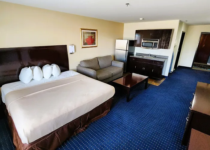Fairbridge Inn & Suites Canadian